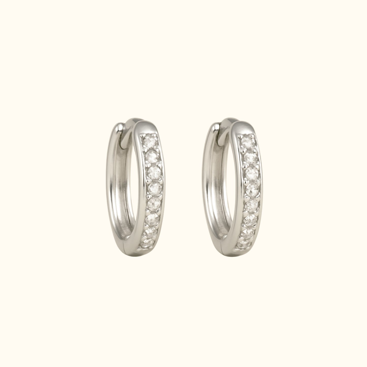 Créoles L’Intemporelle en argent – Boucles d’oreilles intemporelles et modernes, bijou chic et raffiné