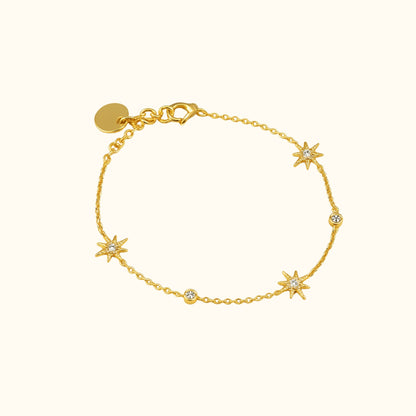 Bracelet Précieuse porté – Bijou en or, raffiné et élégant au quotidien étoile polaire tendance strass 