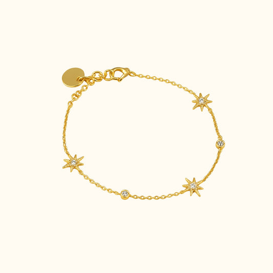 Bracelet Précieuse porté – Bijou en or, raffiné et élégant au quotidien étoile polaire tendance strass 