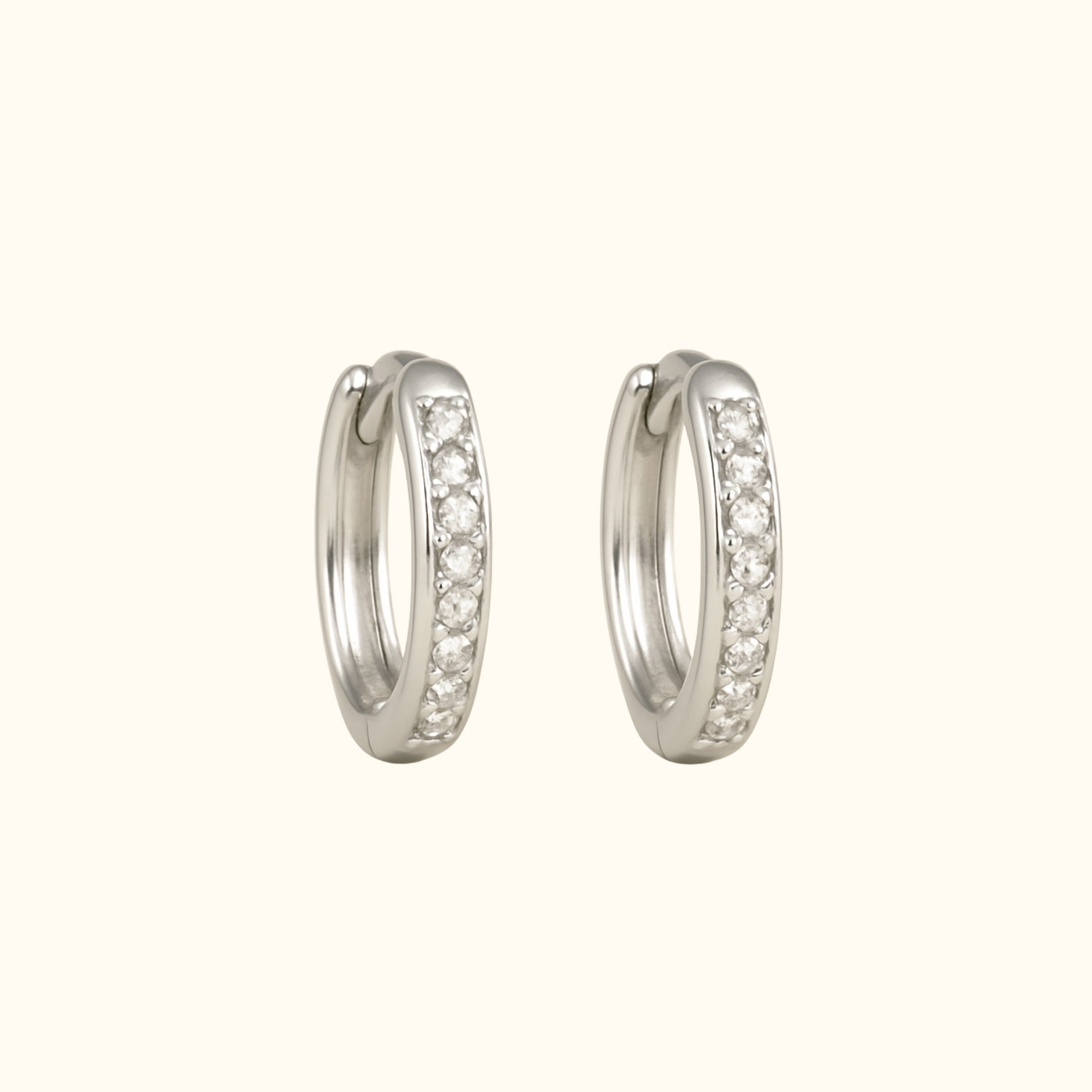 Créoles L’Intemporelle en argent – Boucles d’oreilles intemporelles et modernes, bijou chic et raffiné